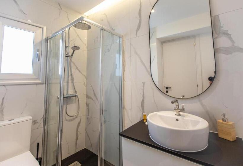 غرفة قياسية سرير كينج, Rooms Unique Staying In Paphos Centre