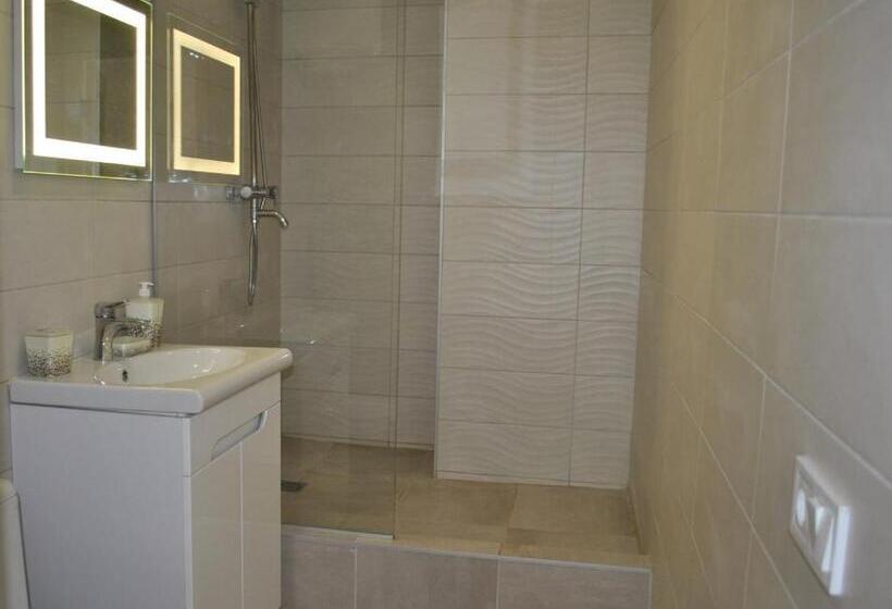 غرفة قياسية ثلاثية, Apart Hotel Sky