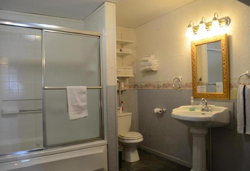 Хижина, Little River Inn Motel