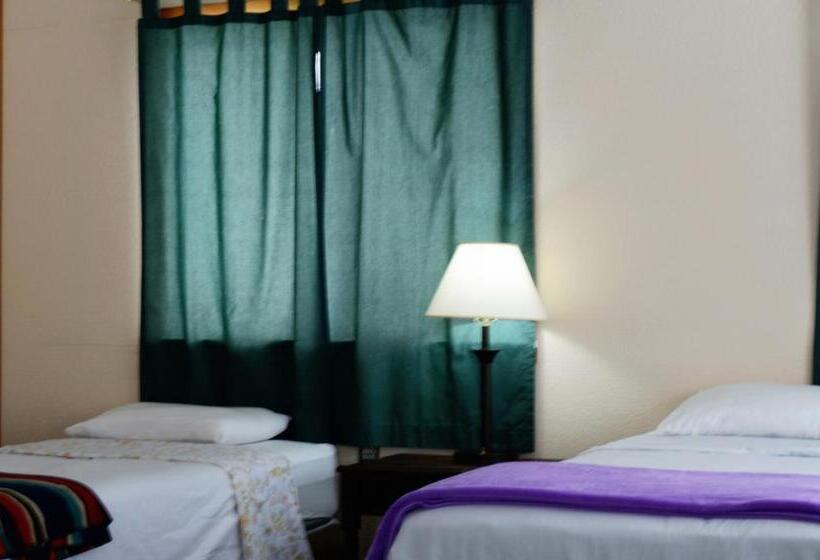 Хижина, Little River Inn Motel