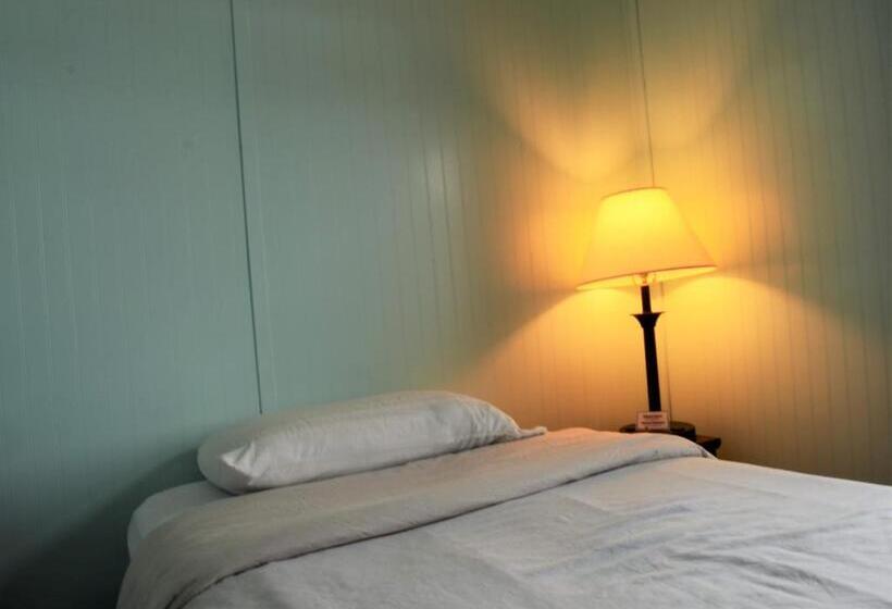 Хижина, Little River Inn Motel
