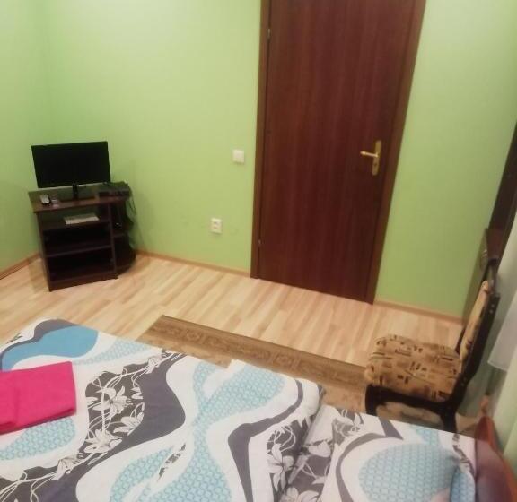 Номер Стандарт, панський двір