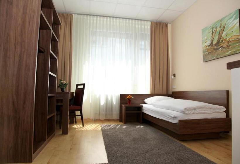 اتاق استاندارد یک نفره, Am Charlottenplatz
