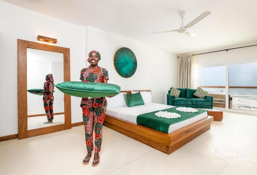 اتاق لوکس با بالکن و چشم‌انداز دریا, Imara Beach Resort