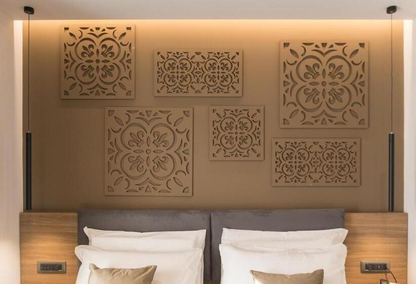 Номер Стандарт с Балконом, Giafra Luxury Rooms