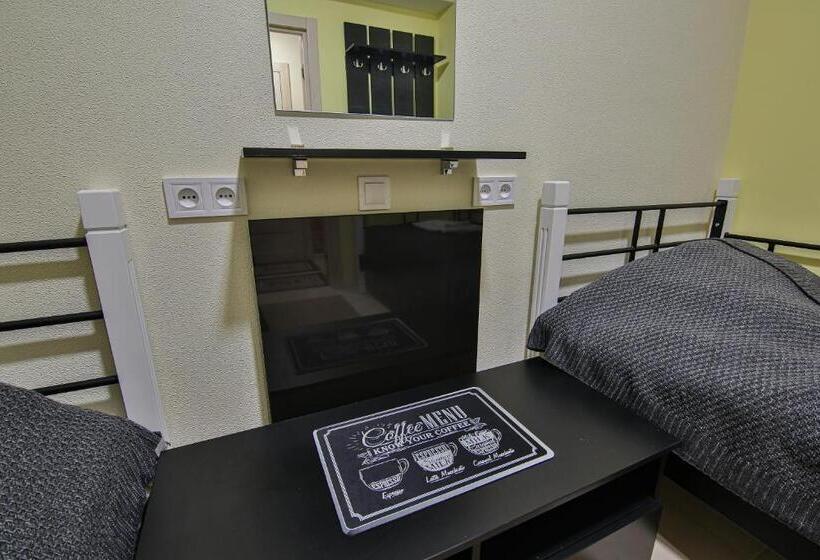 Номер Deluxe, Battle Mile Hostel