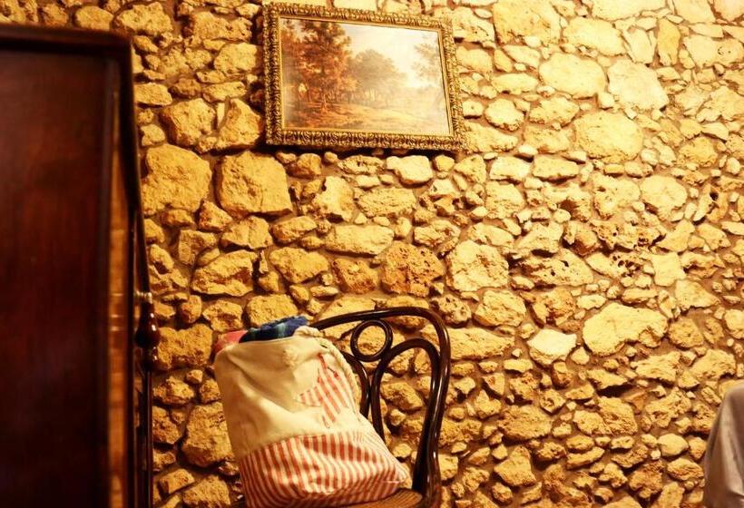 اتاق لوکس, Il Bàrraġ Farmhouse B&b   Gozo Traditional Hospitality
