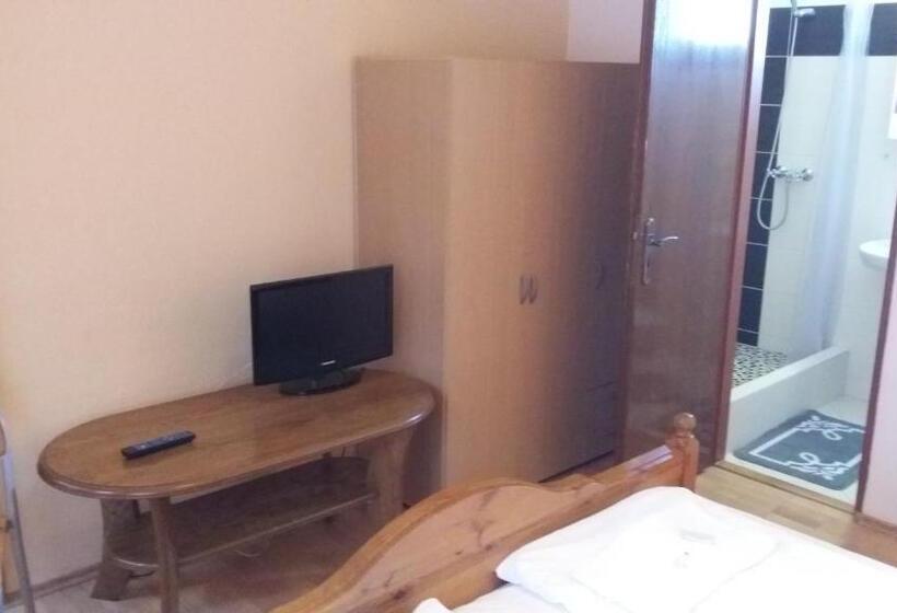 Номер Economy, Retro Vrbovec