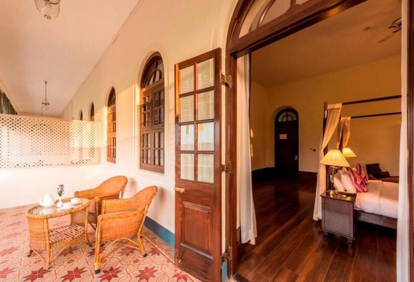 Quarto Standard Cama King, Royal Orchid Brindavan Garden Mysore