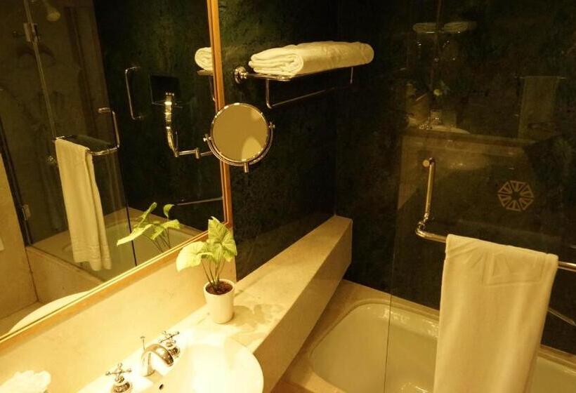 سوییت لوکس, Taj Chandigarh