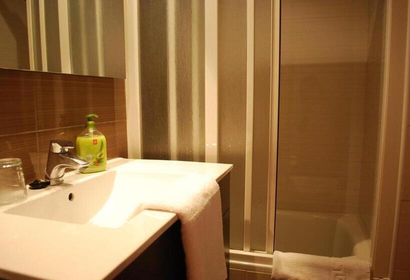 اتاق استاندارد با چشم‌انداز, Hostal Las Flores Ramblas