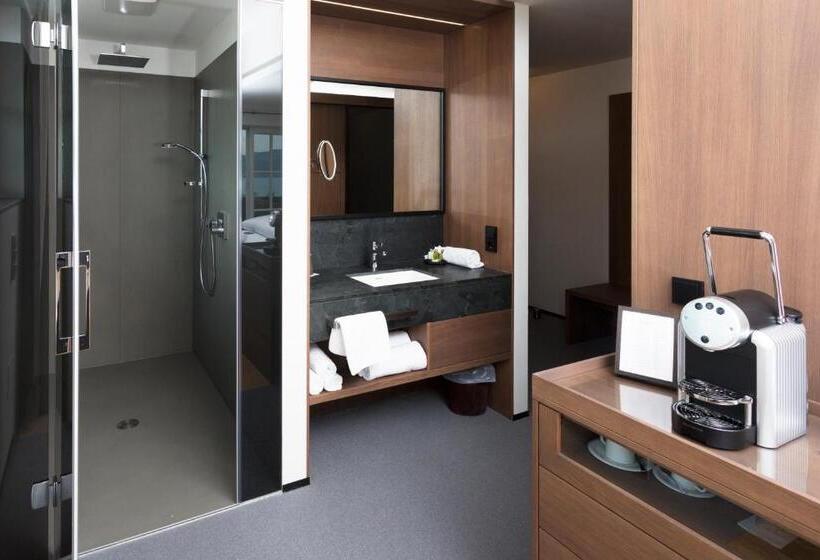Superior room with lake view, Boutique Hotel Aichinger