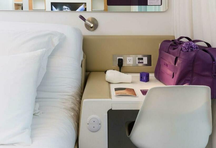 اتاق پرمیوم, Yotel New York Times Square