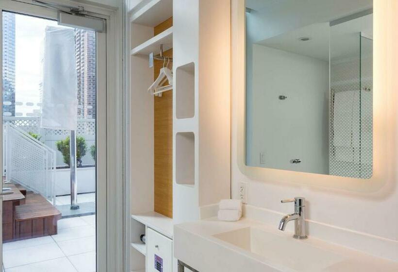 سوئیت جونیور با تخت بزرگ, Yotel New York Times Square
