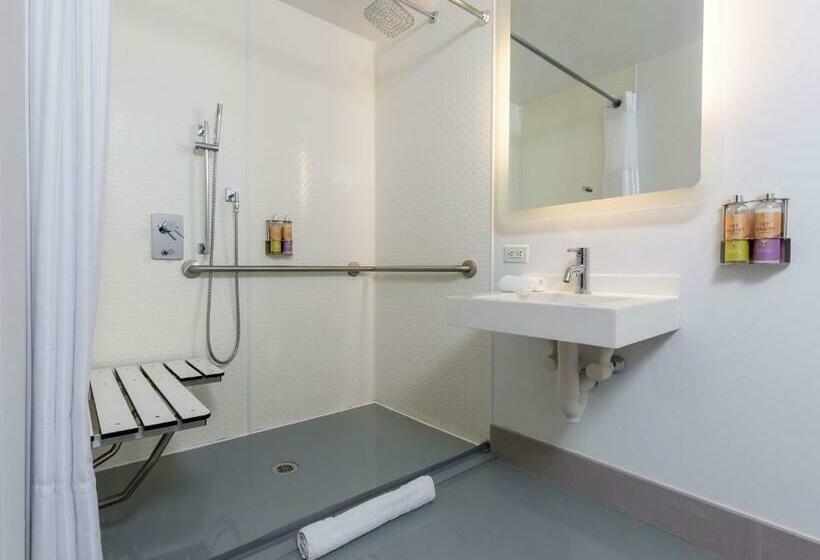 سوئیت جونیور با تخت بزرگ, Yotel New York Times Square