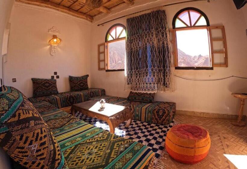 سوییت لوکس, Tafsut Dades Guesthouse Stay With Locals