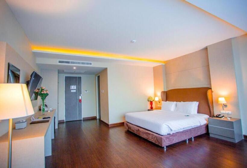Номер Deluxe, The Cheewin Hotel And Convention