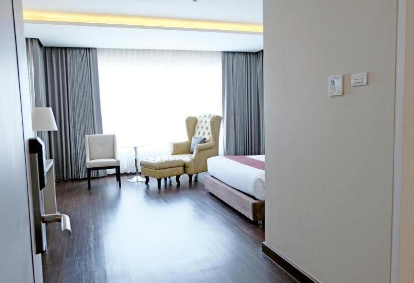 Люкс Кровать Кинг, The Cheewin Hotel And Convention
