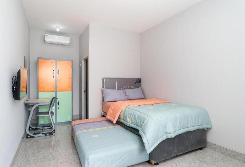 Номер Economy, Brilliant Residence Gading Serpong Redpartner
