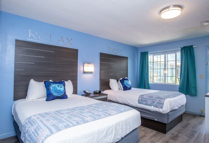 带2个双人床的标准工作室, Aqua Breeze Inn