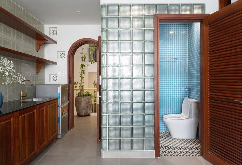 سوئیت با بالکن, Joohouse Lux