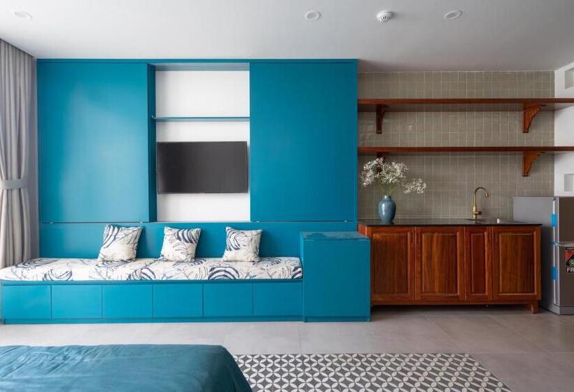 سوئیت با بالکن, Joohouse Lux