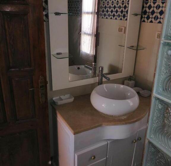 Family Suite, Menzel Caja