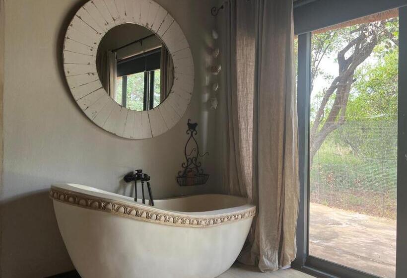 Номер Deluxe, Simba Safaris African Pride Exotic Lodge