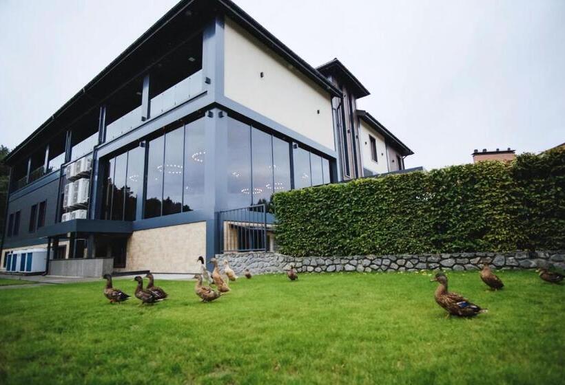 Suite with lake view, Tita Family House