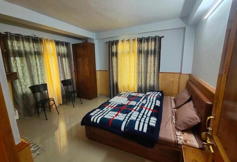 Номер Deluxe, Kailash View Sarahan