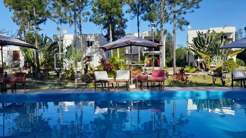 اتاق استاندارد با چشم‌انداز استخر, The Sanctuary Lodge