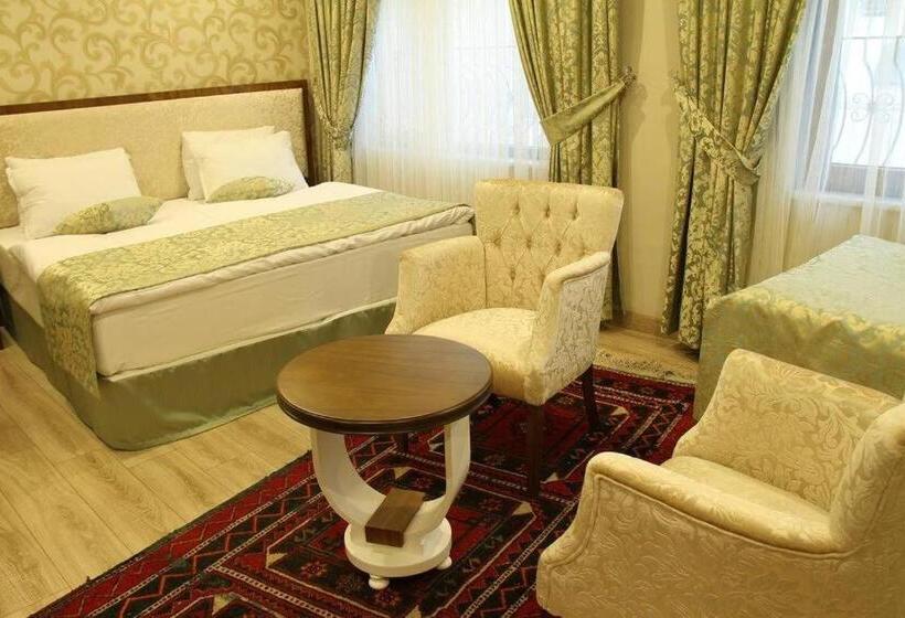 اتاق لوکس با چشم‌انداز, Tuğhan