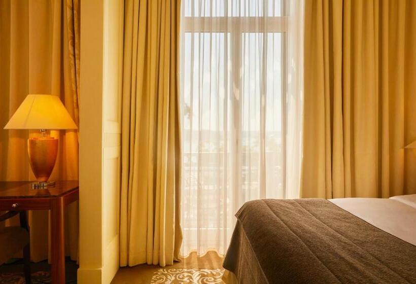 اتاق سوپریور با چشم‌انداز دریا, Kempinski Palace Portorož