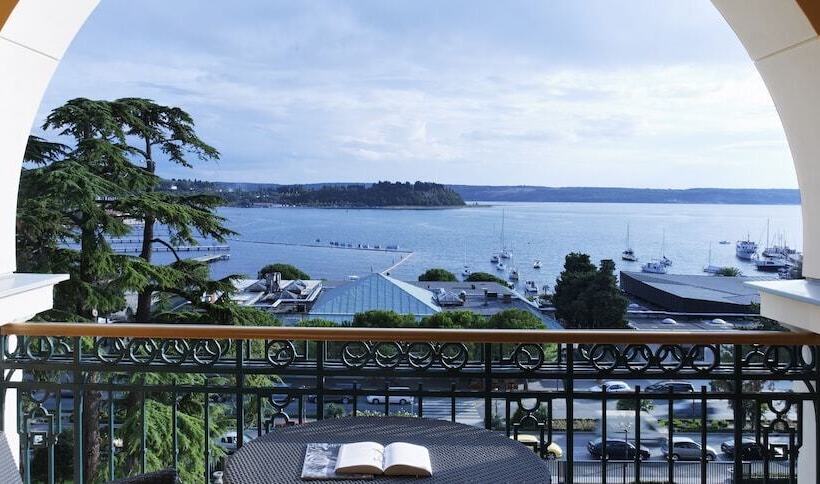 اتاق لوکس با چشم‌انداز دریا, Kempinski Palace Portorož