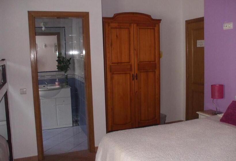 חדר סטנדרט לשלושה, Dinas Guesthouse