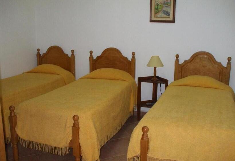 חדר סטנדרט לשלושה, Dinas Guesthouse