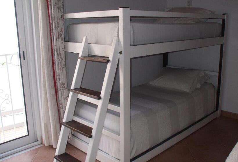 חדר סטנדרט לארבעה, Dinas Guesthouse