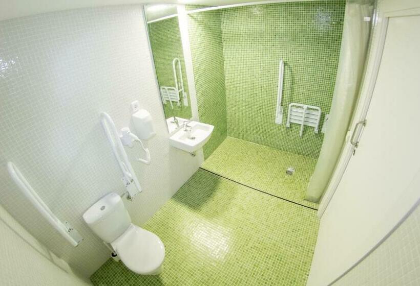 Номер Стандарт Трехместный, Sant Jordi Hostels Sagrada Familia
