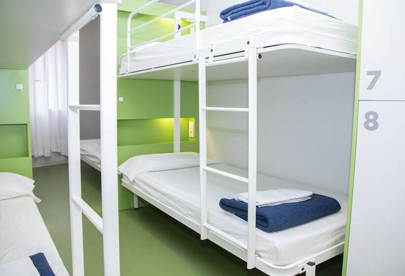 Кровать в Многоместном Номере с Общей Ванной, Sant Jordi Hostels Sagrada Familia