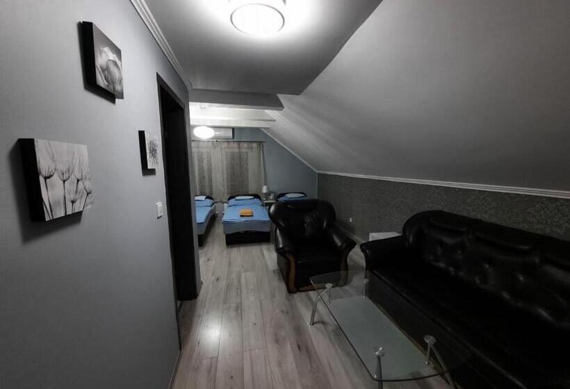 4인용 스탠다드 룸, Borostyán Panzió