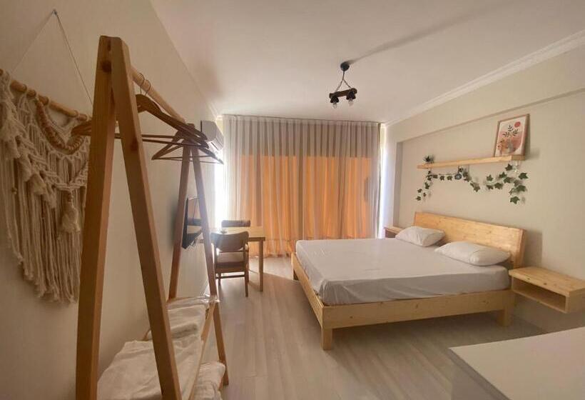 استودیوی استاندارد, Santa Suites  Near Saint Nicholas Church