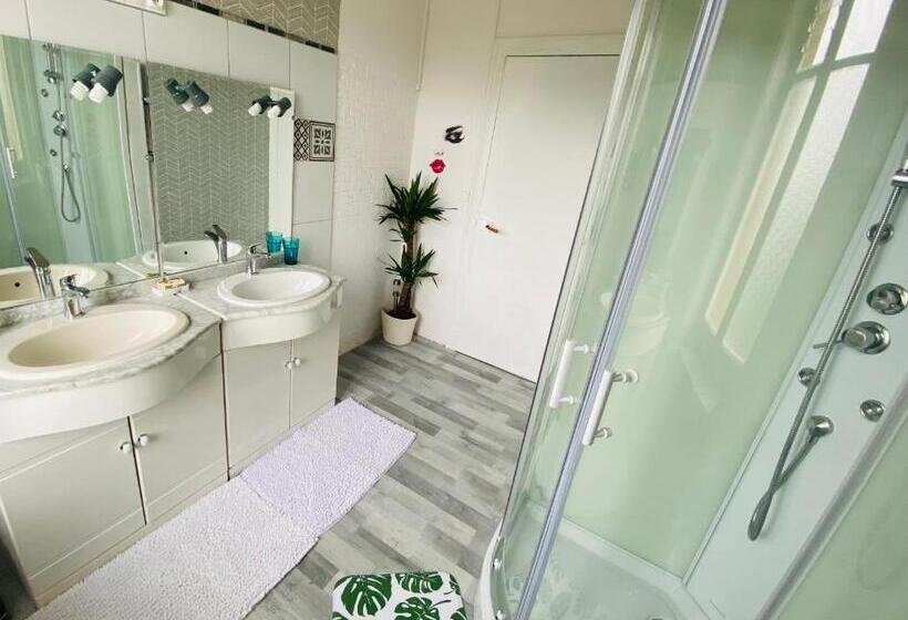 Номер Стандарт, Chambre 2 Personnes Romantique Au Calme A 6km Des Thermes De Bagnoles De L Orne Avec Sdd Privative