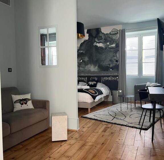 Номер Стандарт Вид на Сад, Domaine Clairfontaine Noyarey   Suites Junior