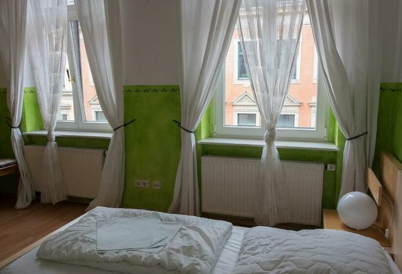 Номер Стандарт Индивидуальный Совместная Ванная, Hostel Louise 20