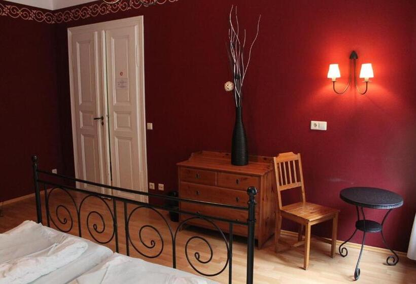 Апартаменты 1 Спальня с Балконом, Hostel Louise 20