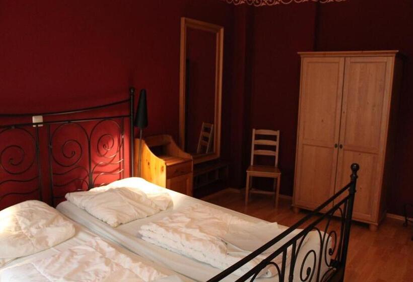 Апартаменты 1 Спальня с Балконом, Hostel Louise 20