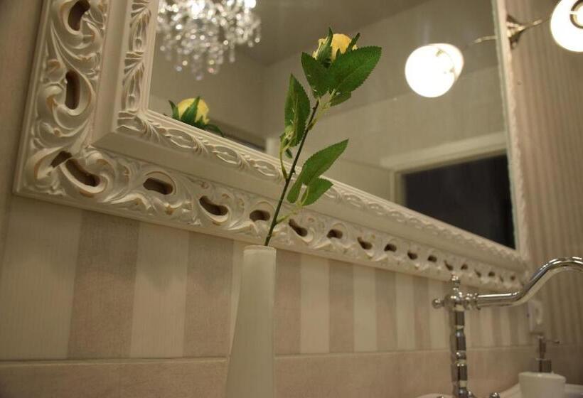 Стандартный внешний трехместный номер с ванной комнатой, B&b Le Rose Di Paola