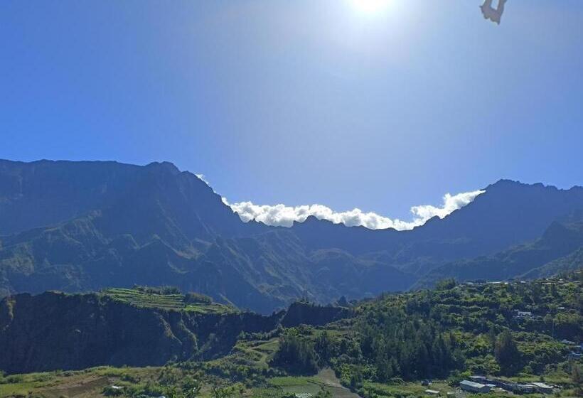 اتاق استاندارد با چشم‌انداز کوهستان, Petite Fleur De Lentilles