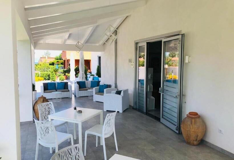 Люкс Deluxe Вид на Море, Invilla Bed&breakfast   Quality Rooms