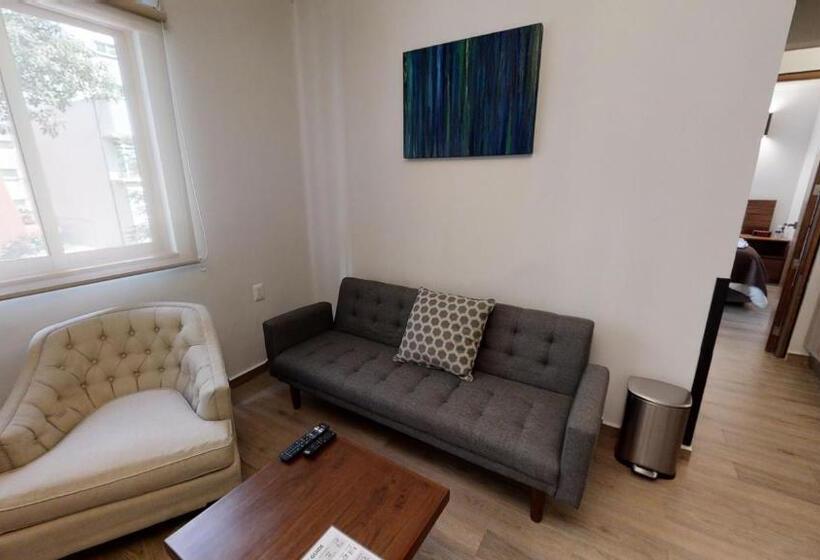 Estudio Estándar Cama King, Tokio Suites
